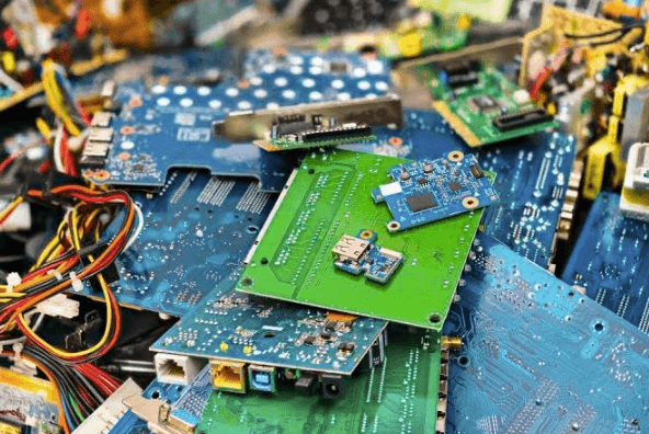 The Lithium Battery Problem Behind the Real E-Waste Environmental Impact